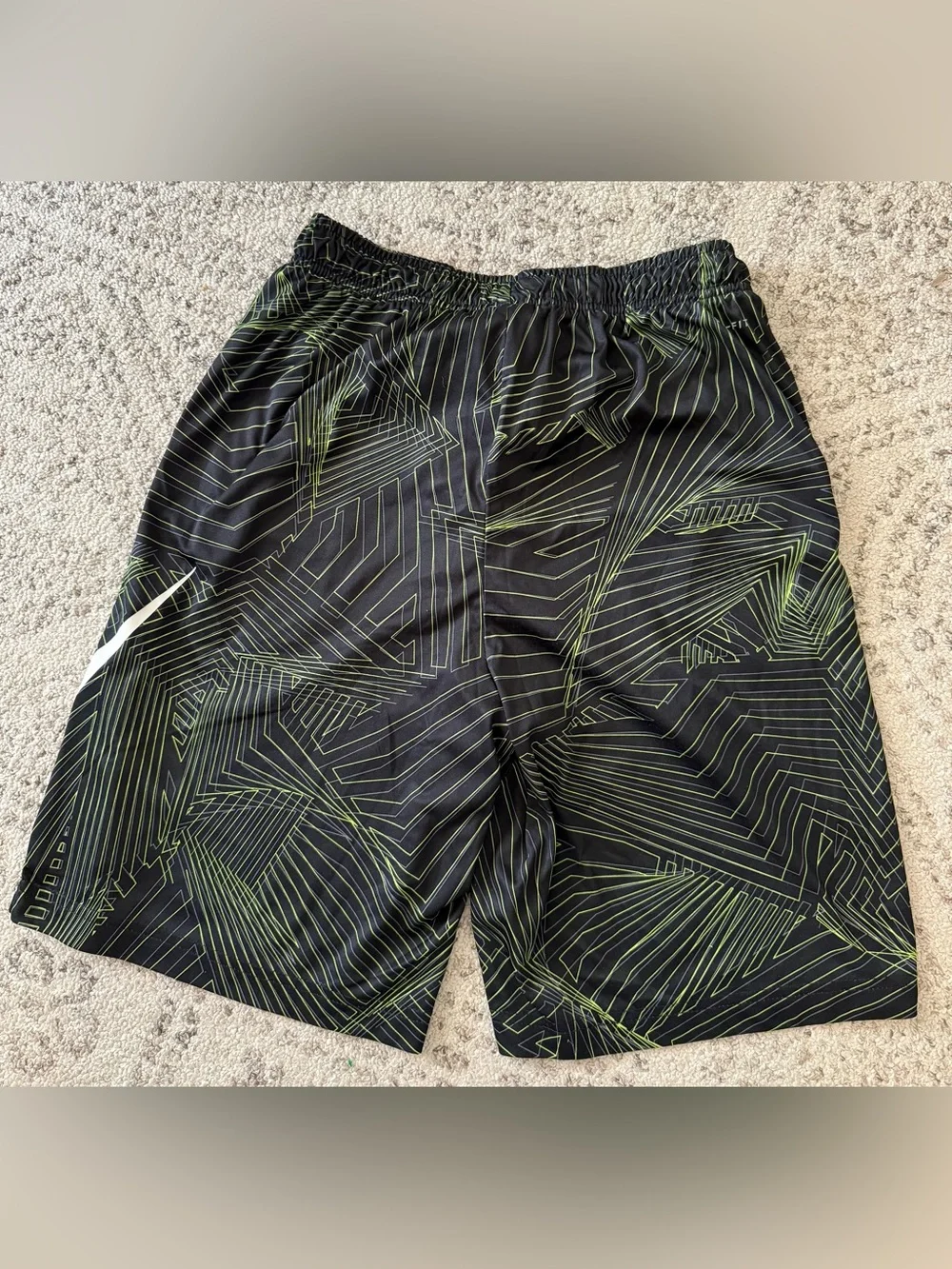 Nike Boys Dri-Fit Athletic Shorts Sz XL Black Print